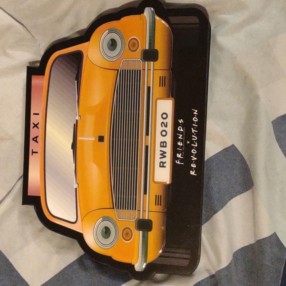 Limited addition revolution F.R.I.E.N.D.S EYE PALLETTE